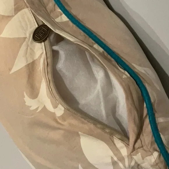 🦜 Accent Pillow with Birds - Picture 5 of 6